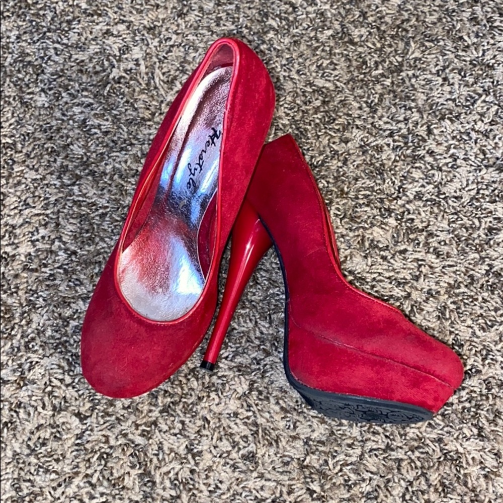 Red Heels 👠